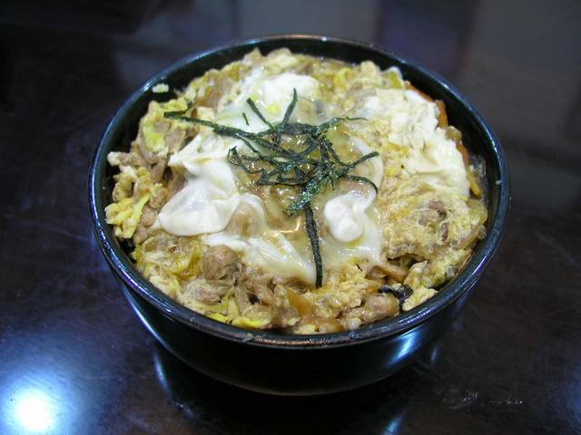 鸡肉蛋盖饭图片