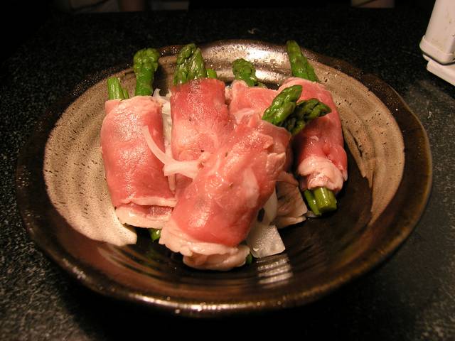 芦笋牛肉卷图片