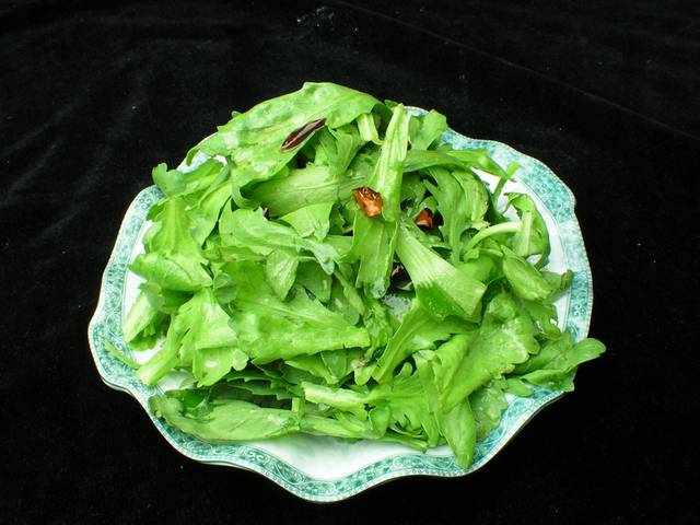 生拌茼蒿美食图片