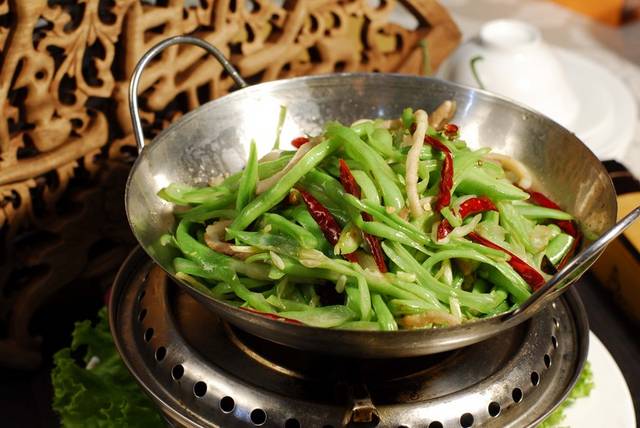 扁豆肉丝钵图片
