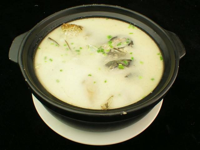 砂锅鱼头豆腐汤图片