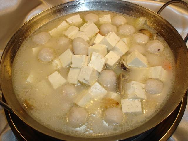锅仔生菜鱼丸煮豆腐图片