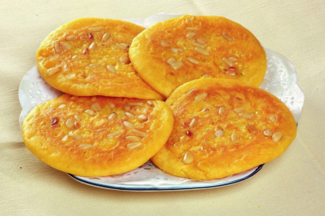 松仁玉米饼图片