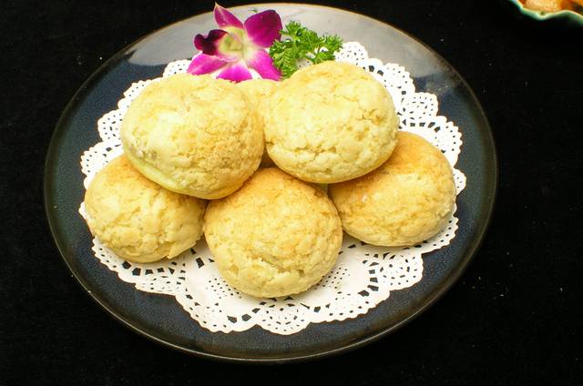 泡芙球食物图片