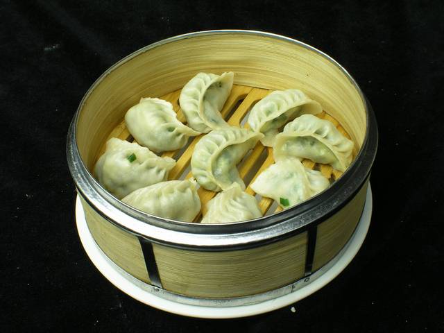 韭菜蒸饺食物图片
