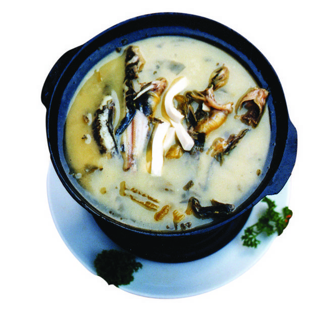 美味黄浦江鱼炖酸菜图片