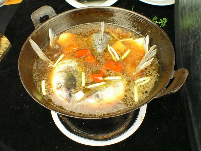铁锅鱼头泡饼食品图片