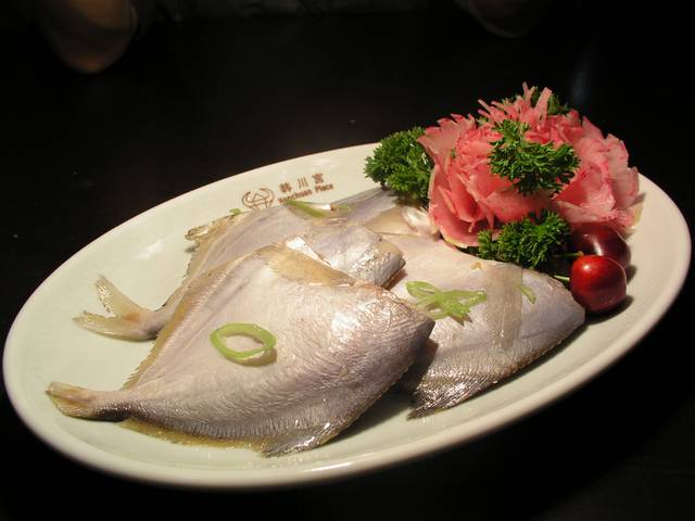 美味菜品烤平鱼图片