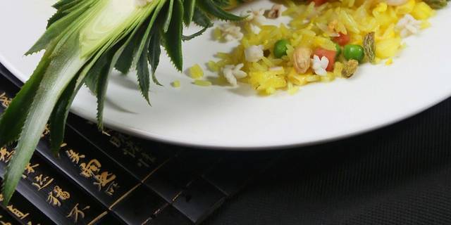 菠萝海鲜肉丝炒饭图片