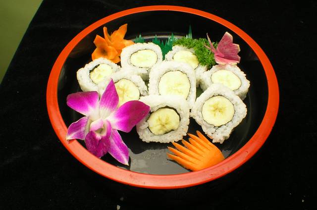 香蕉卷寿司食品图片