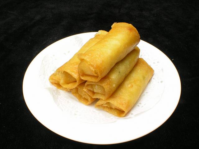 金黄炸春卷食品图片