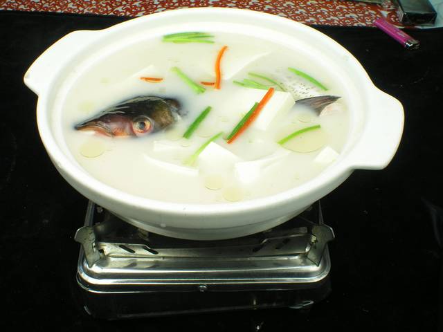 鱼头炖豆腐汤图片1