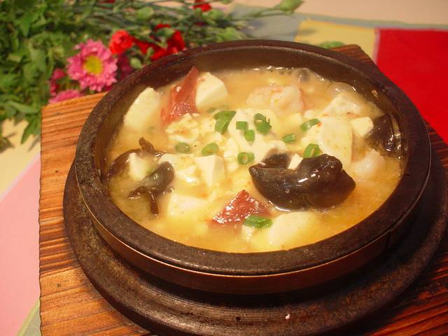 石锅海鲜豆腐图片2