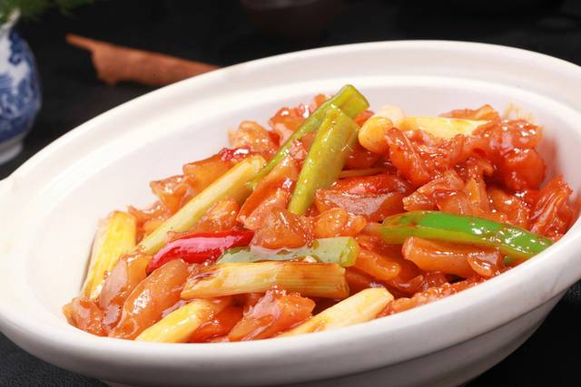 京葱烧牛筋菜品图片