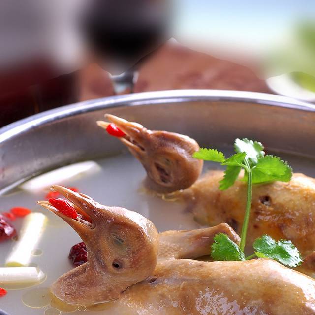 煲仔天麻乳鸽煲图片