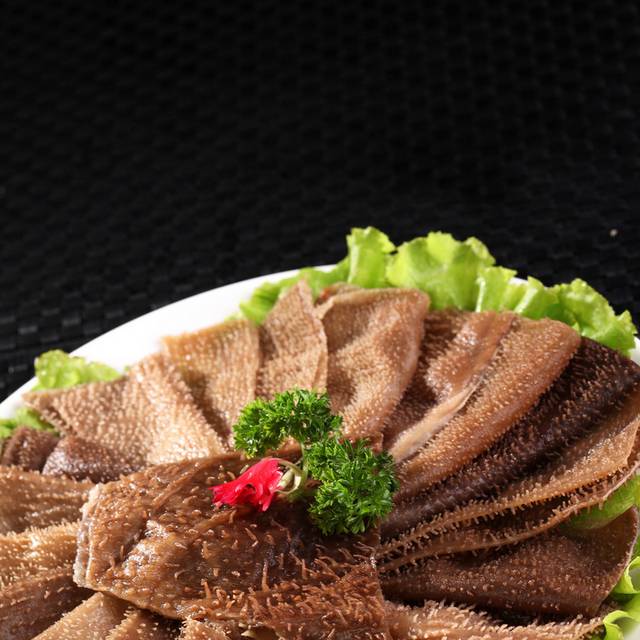 绿色养生毛肚美食图片
