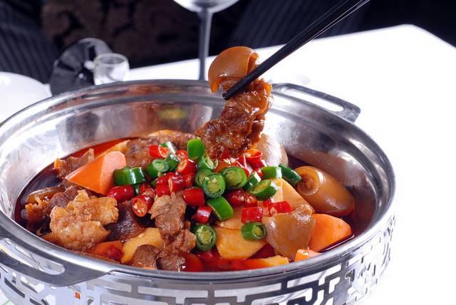 萝卜烧带皮牛肉图片