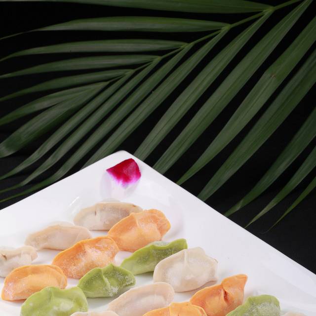 三色水饺美食图片
