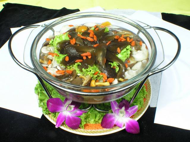 上汤野菌烩海参图片