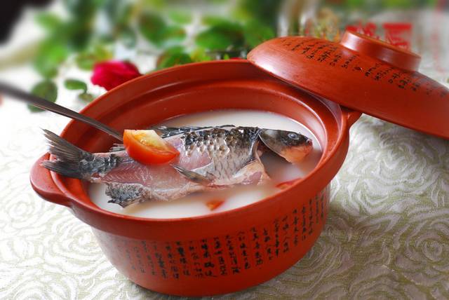 西红柿鲫鱼汤图片