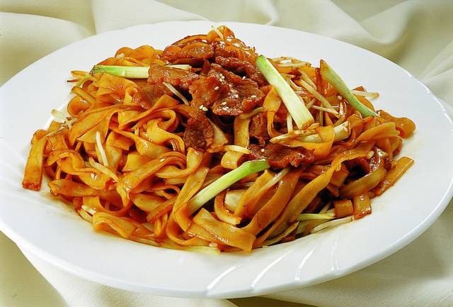 牛肉炒河粉图片1