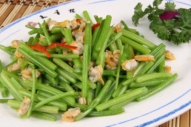 芹菜炒蛤肉图片1