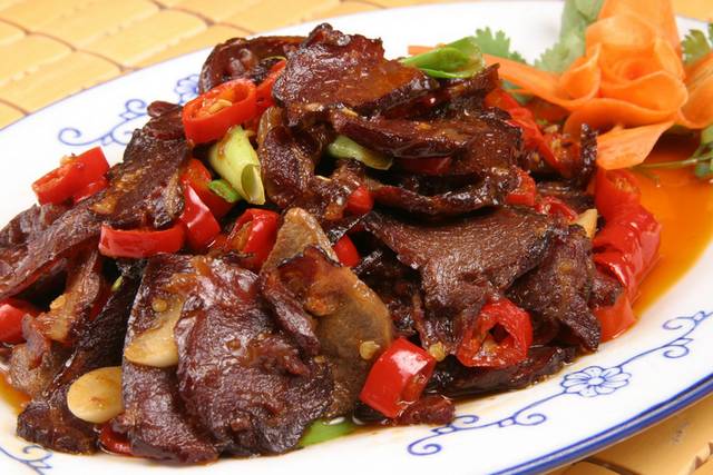 尖椒炒腊黄牛肉图片