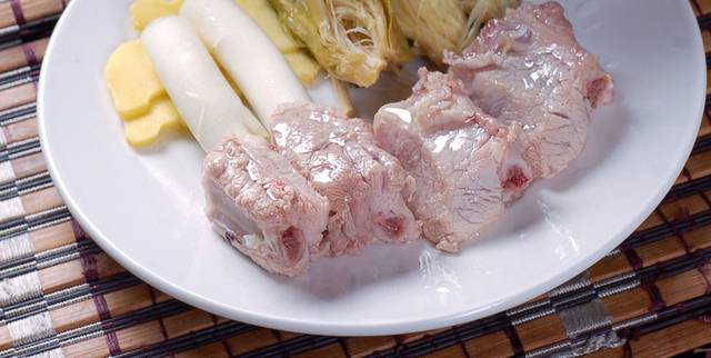 炖品-霸王花煲排骨图片