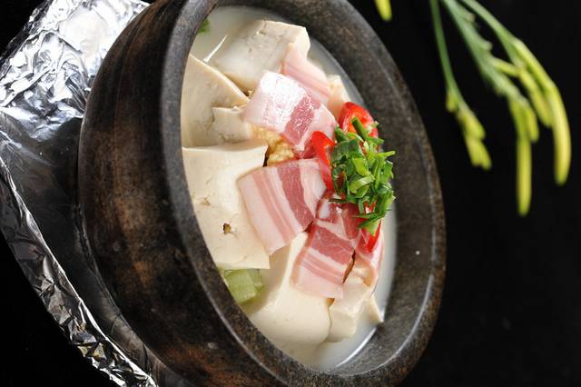 石锅咸卤豆腐图片