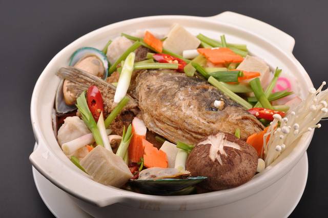 台式砂锅鱼头图片