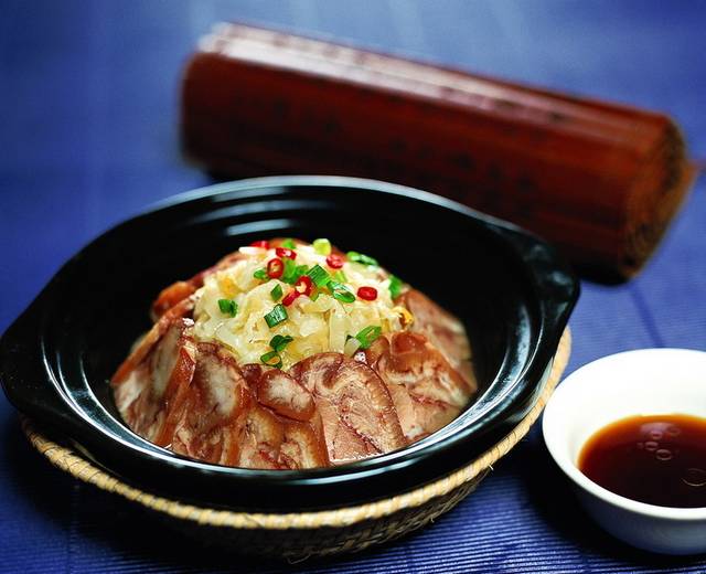 肘花蒸酸菜美食图片