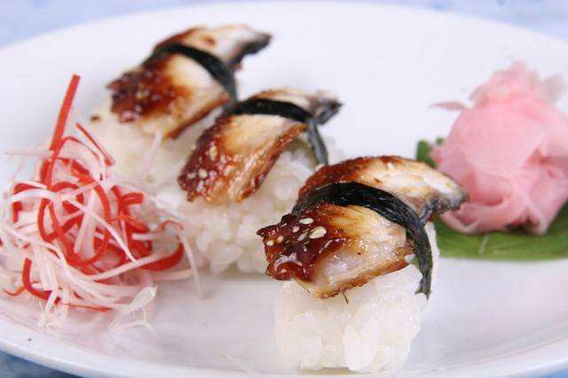 美味鳗鱼寿司图片