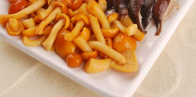 高清美味菌菇排骨汤图片