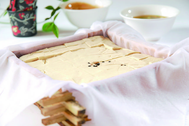 自制石磨豆腐美食图片