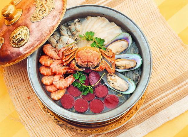 满族海鲜汆锅图片