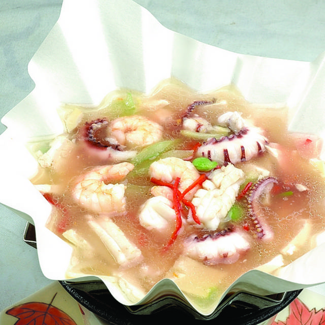 海鲜豆腐纸锅图片