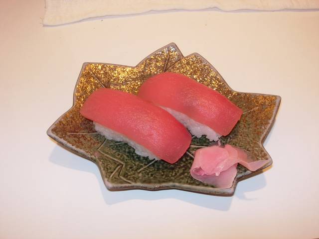 金枪鱼寿司美食图片