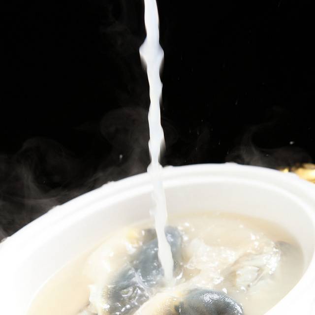奶汤河豚锅