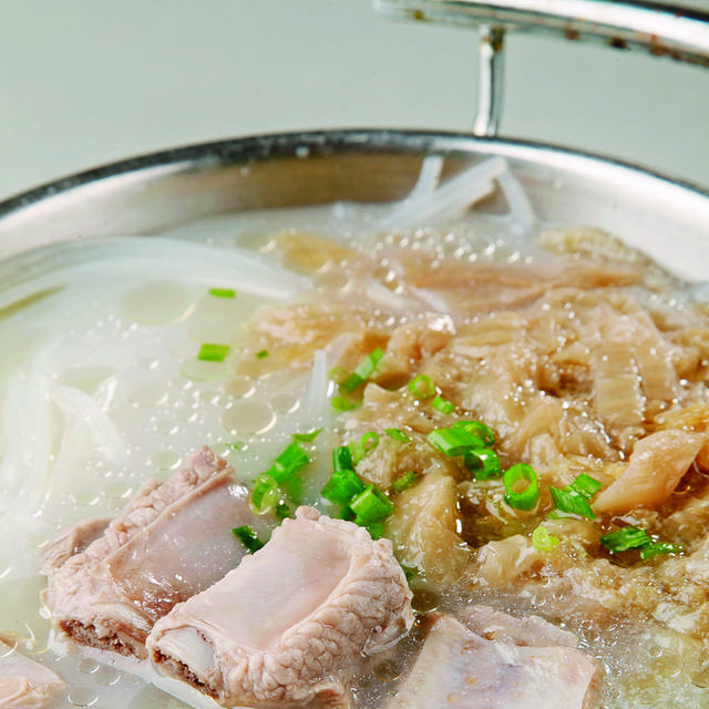 酸白菜炖排骨图片1