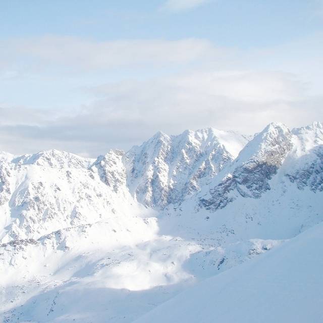 雪山峰主图背景