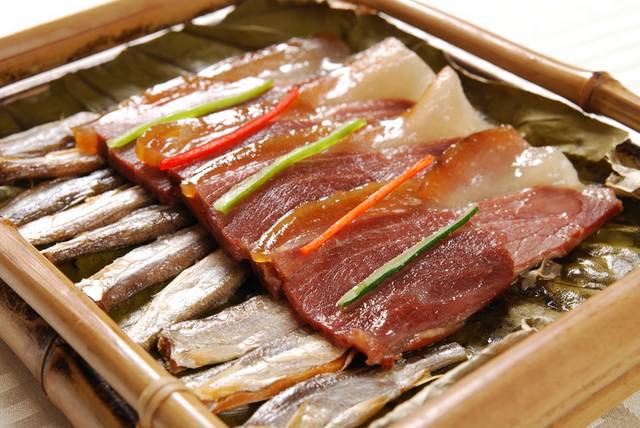 家乡咸肉蒸小鱼干图片