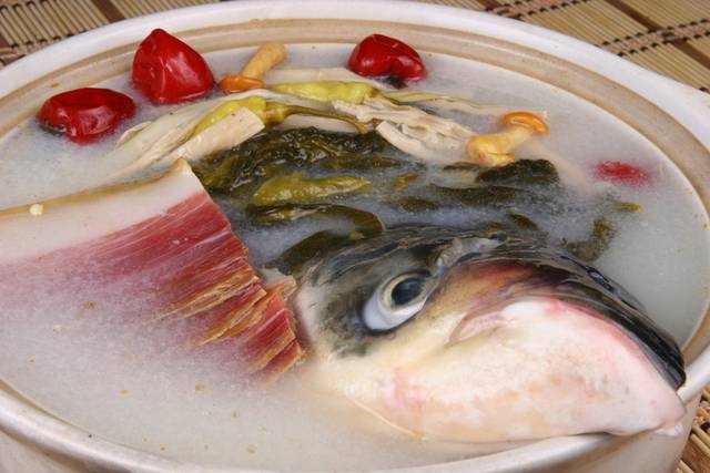 酸菜鱼头煲图片