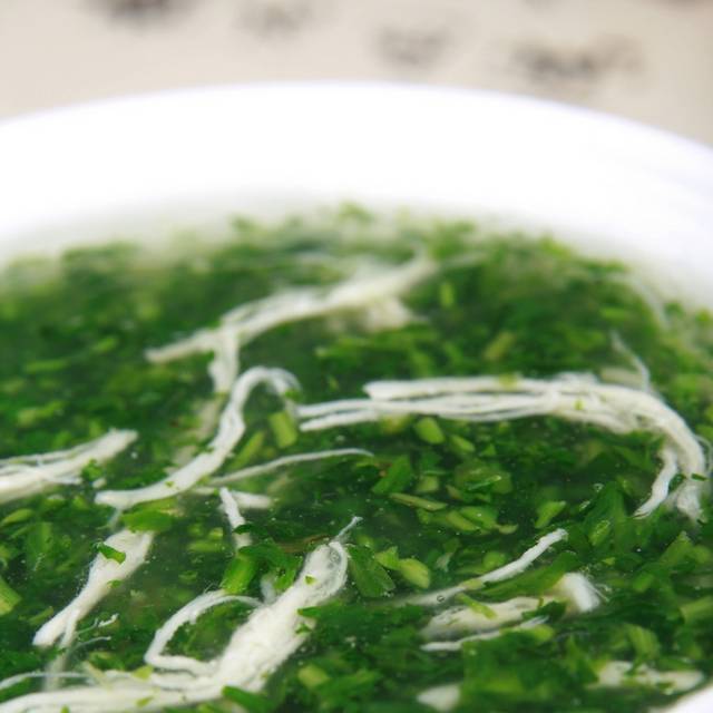 荠菜鸡丝盅图片