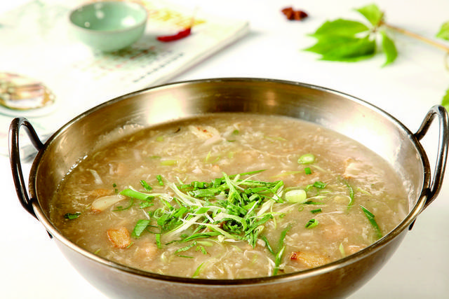 东北酸菜炖核桃肉