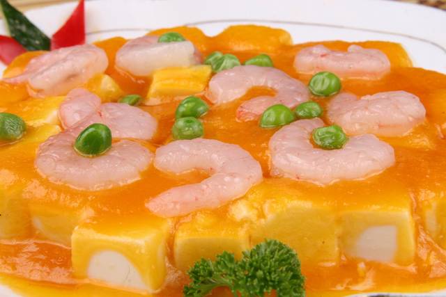咸蛋黄虾仁豆腐图片1