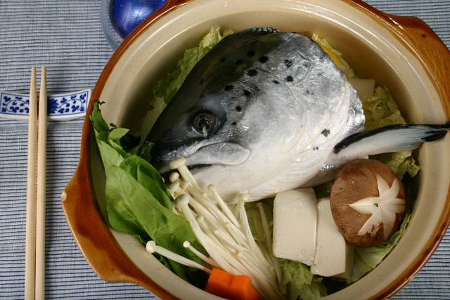 三纹鱼头味噌汤图片