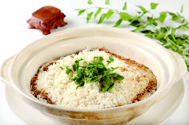 砂锅焖大米焖菜美食
