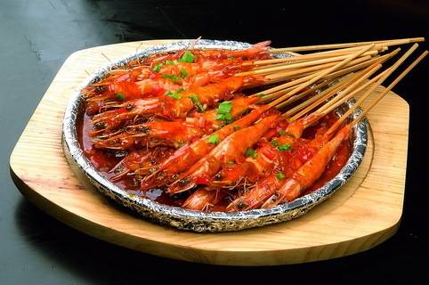 铁板黑椒串烤虾图片