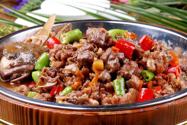 生炒鸭，主料：水鸭800克，辅料50克