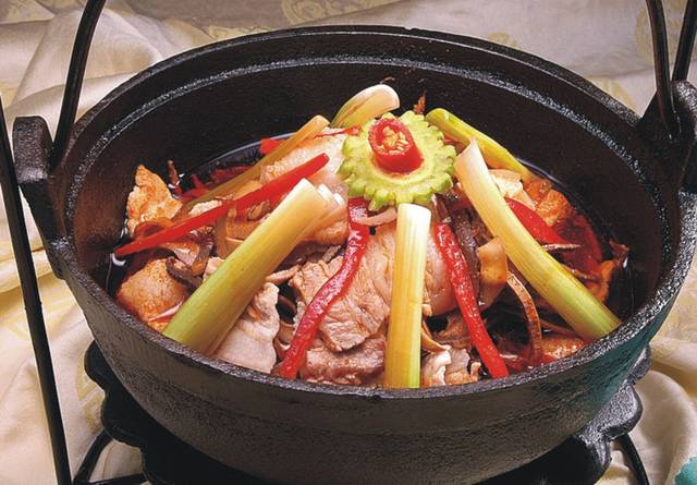 吊锅五花肉煨烟笋图片